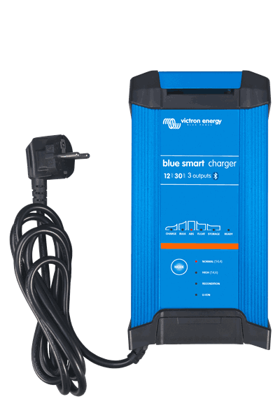 BPC123044002 Blue Smart IP22 Charger 12V 30A (3) (front).png